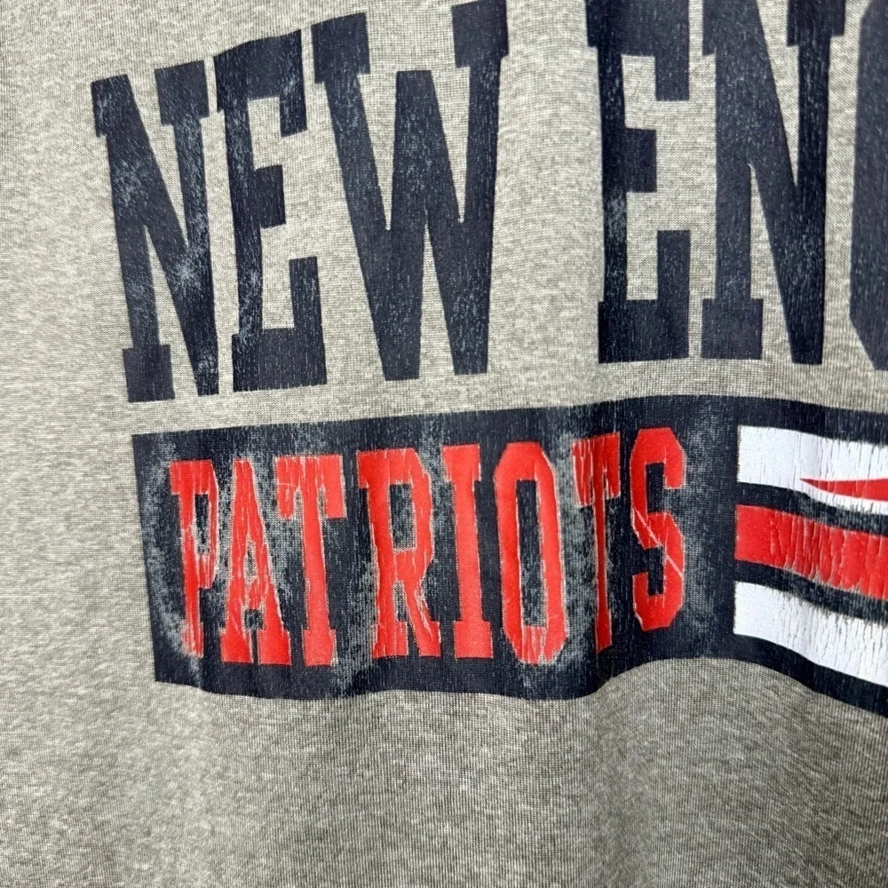 Nike Gray New England Patriots Tee Size XL, GUC - see pictures for wear on logo